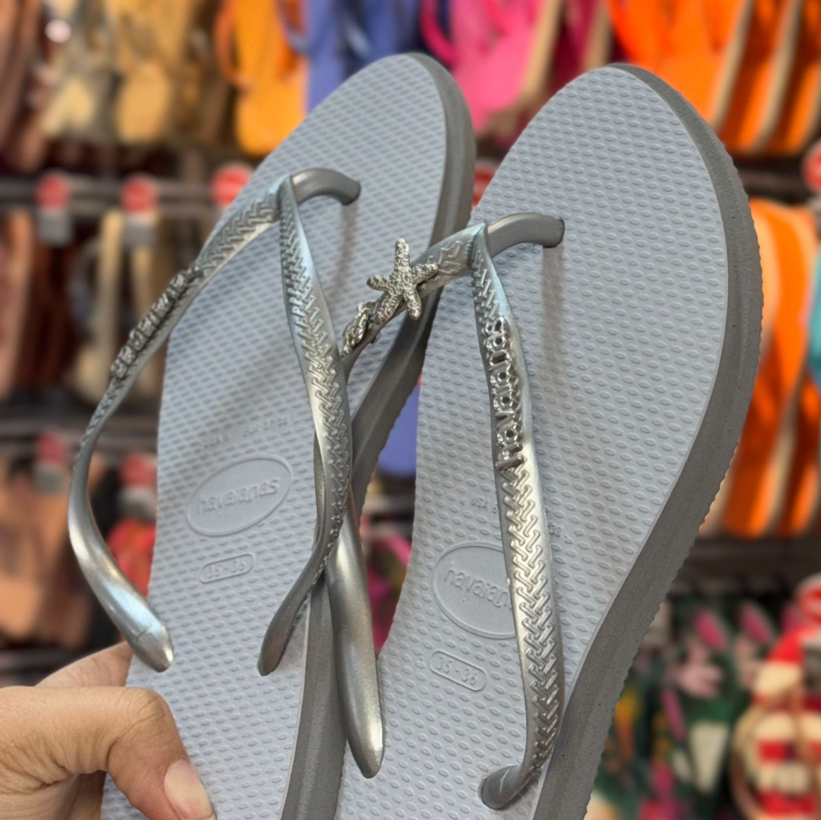Havaianas Slim Point + Pin Estrela do Mar e Tartaruga