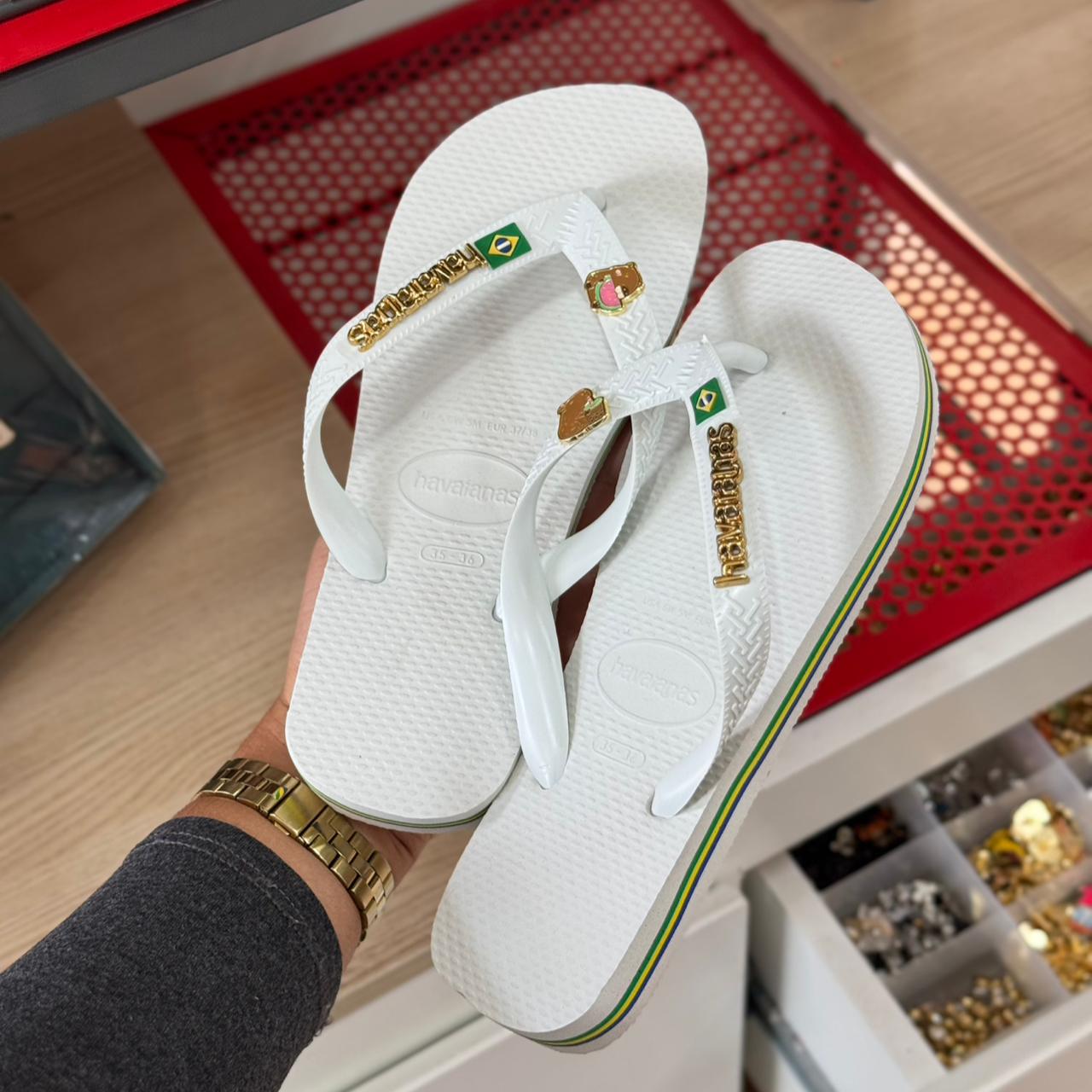 Havaianas Brasil + Placa Logo + Pins Capivara