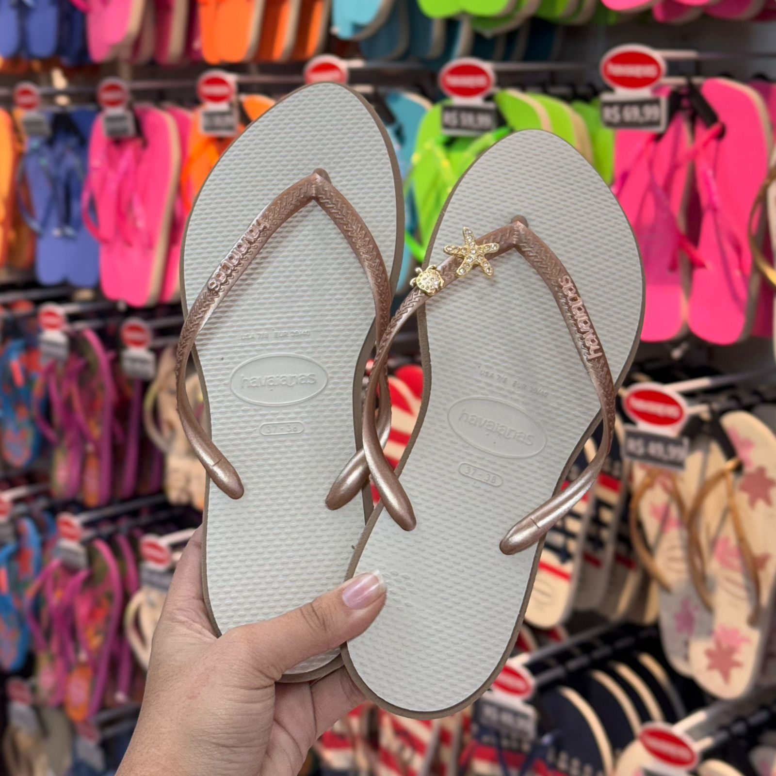 Havaianas Slim Point + Pin Estrela do Mar e Tartaruga