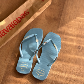 Havaianas Slim Square Logo Pop Up + Pingente Golfinho, Concha e Sereia