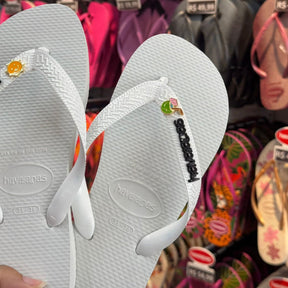 Havaianas Top +  Placa Logo + Pin Sol e Água de Coco