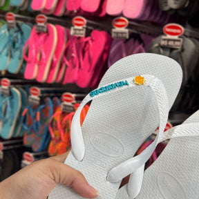 Havaianas Top +  Placa Logo + Pin Sol e Água de Coco