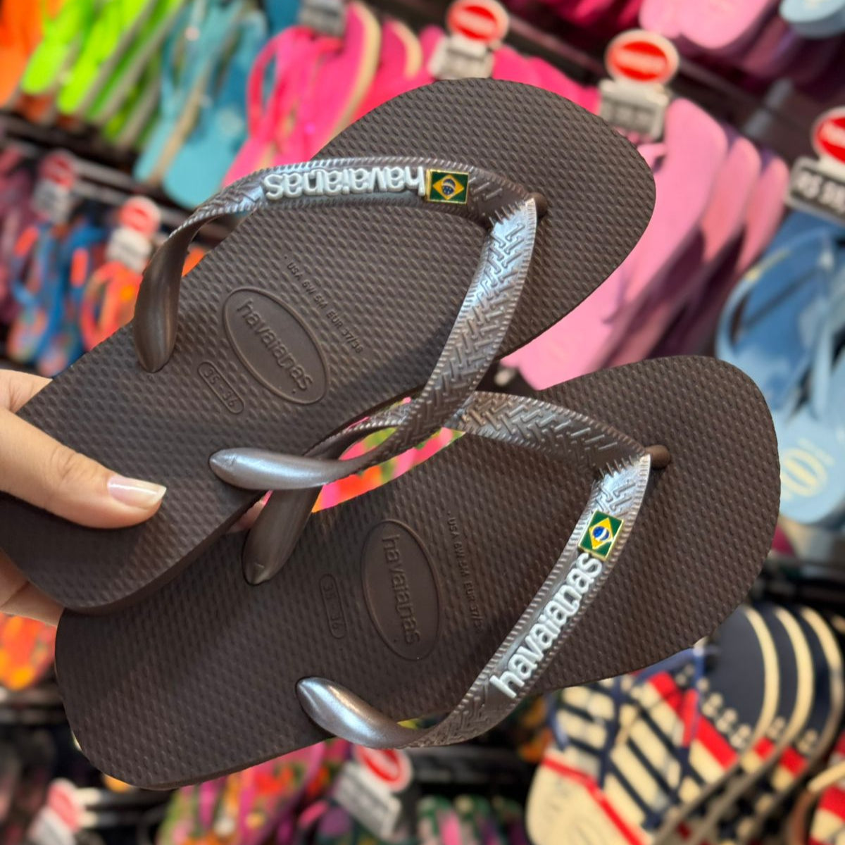 Havaianas Top + Pin Brasil + Placa Logo