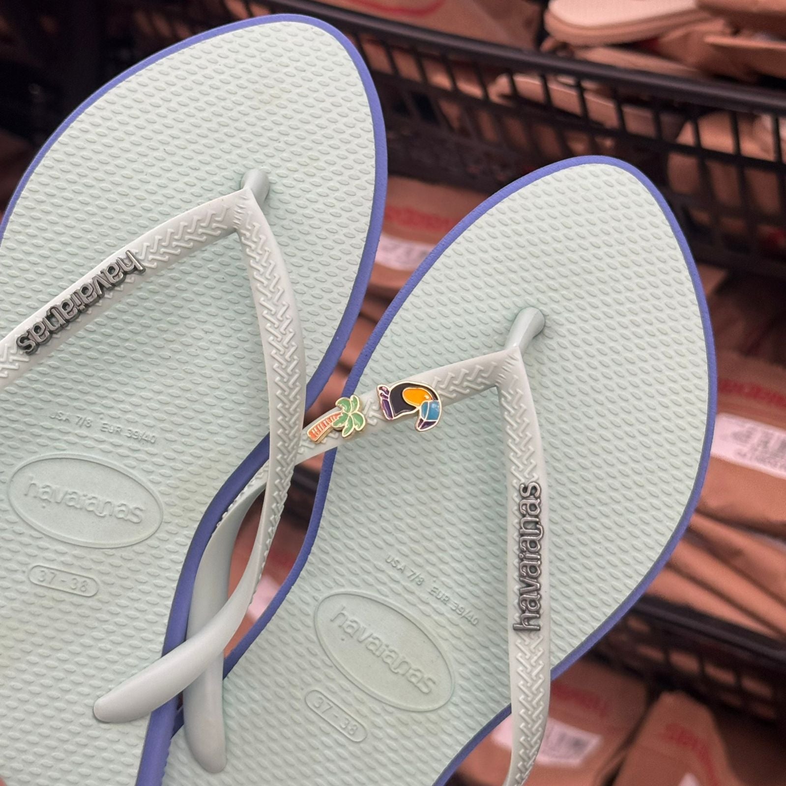 Havaianas Slim Point + Pin Tucano e Coqueiro
