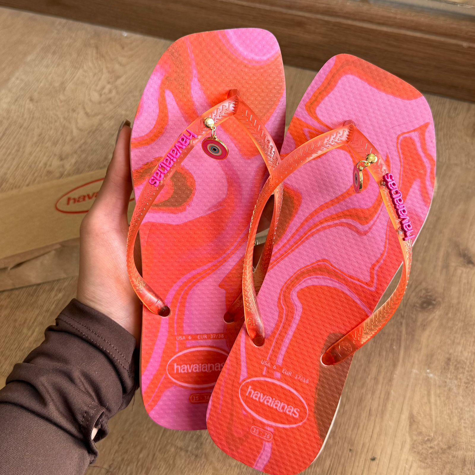 Havaianas Square Jelly + Pin Olho Grego Pendurado