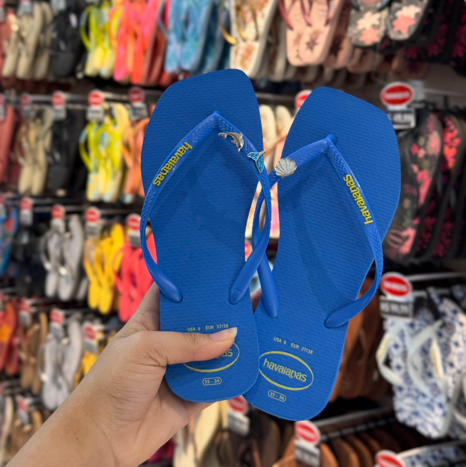 Havaianas Slim Square Logo Pop Up + Pingente Golfinho, Concha e Sereia