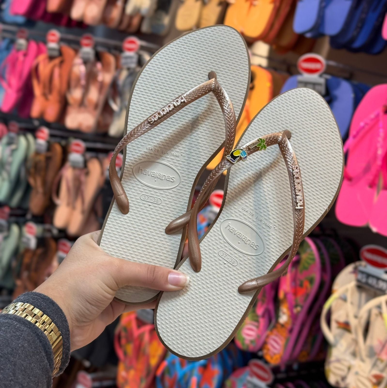 Havaianas Slim Point + Pin Tucano e Coqueiro